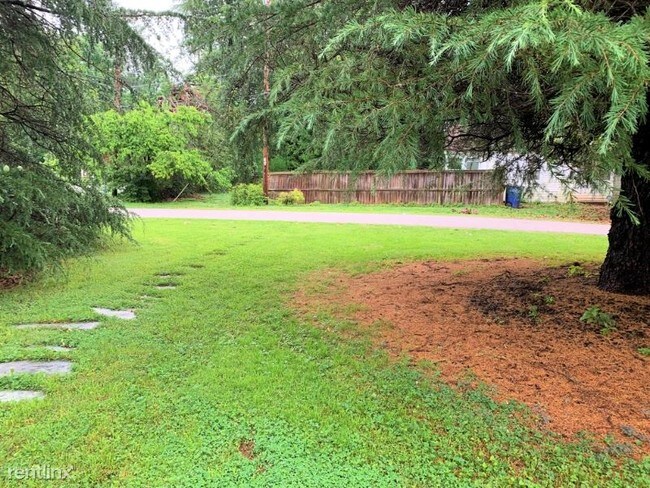 Building Photo - 2 br, 2 bath House - 4102 Robinhood Rd