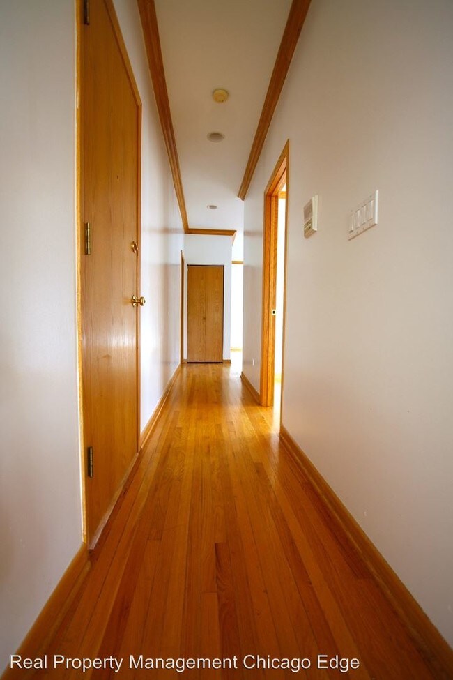 Foto del edificio - 1360 W Jarvis Ave