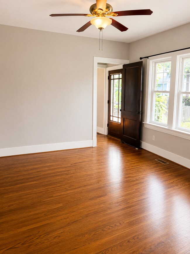 Foto del edificio - 1738 Fernwood Ave