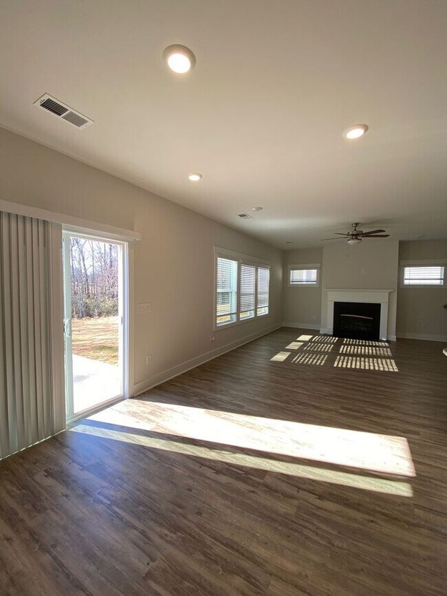 BEAUTIFUL BRAND NEW BUILD!! House for Rent in Pelzer, SC