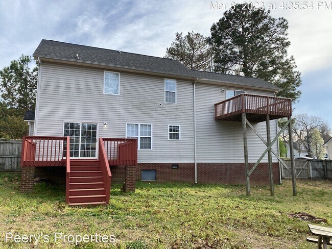 Building Photo - 3 br, 2.5 bath House - 105 Crystal Springs...