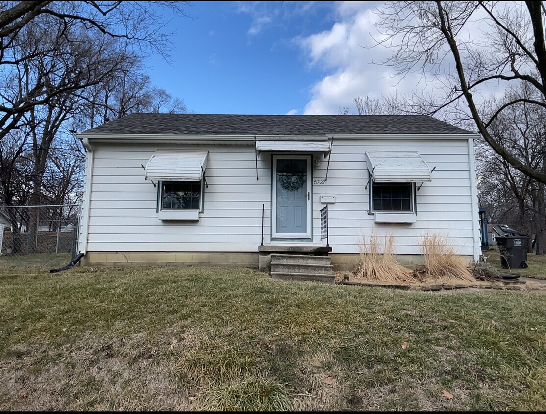 Primary Photo - 5727 College Ave