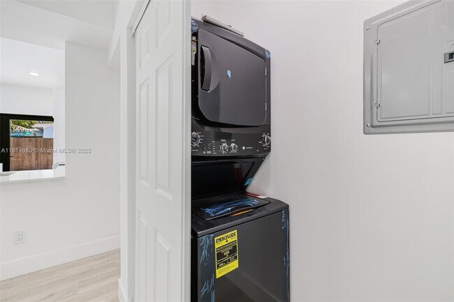 Foto del edificio - 3105 SW 16th St