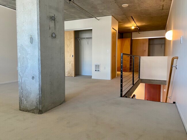 Building Photo - 77 Dow Pl