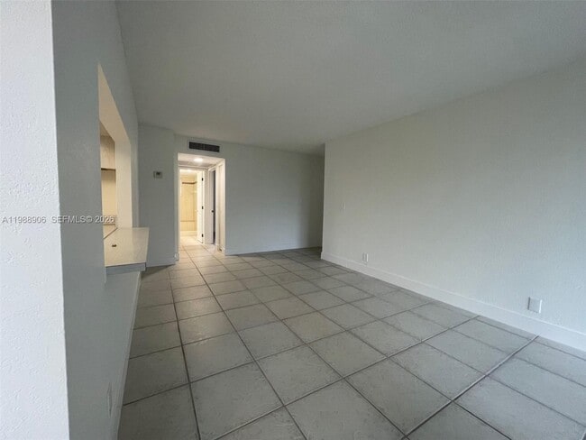 Building Photo - 9441 Live Oak Pl