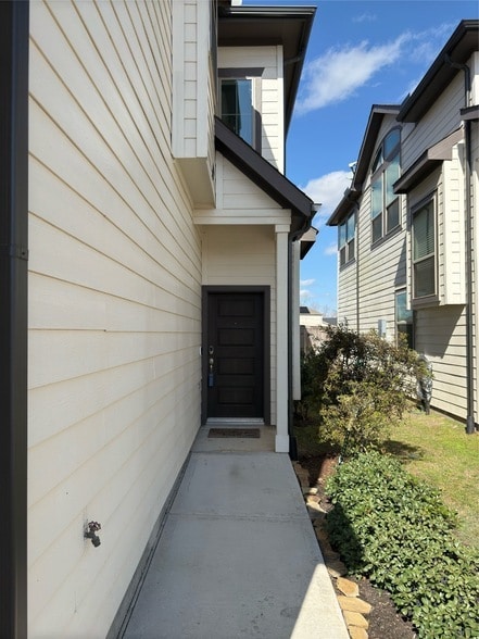 Building Photo - 1555 Rustling Creek Dr