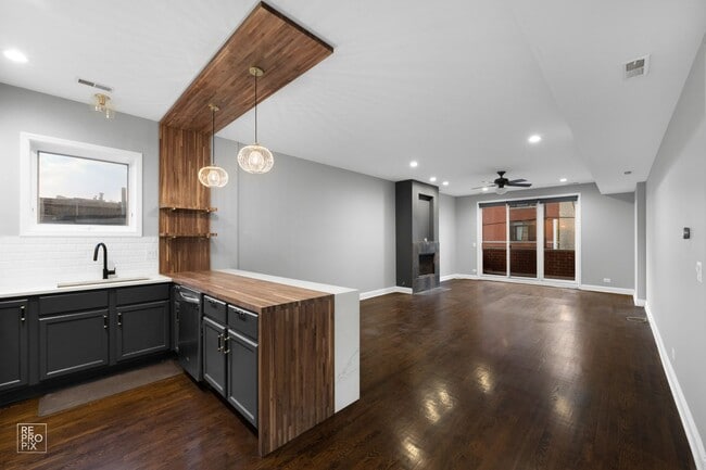 Building Photo - Fantastic Updated 2-bed in the Heart of We...