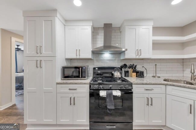 Foto del edificio - 243 N Georgia Ave