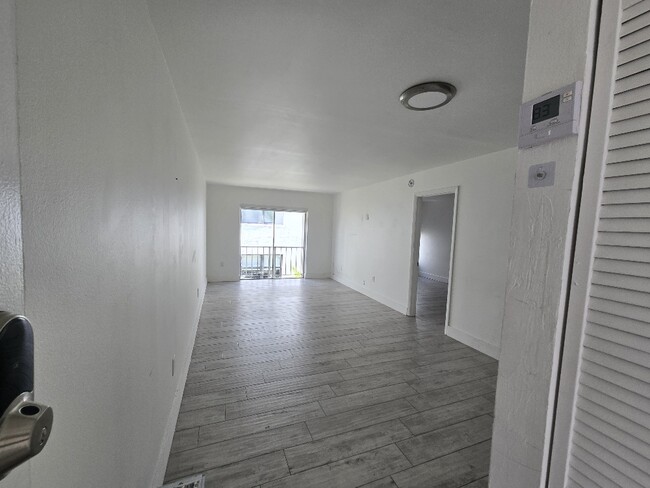Building Photo - 609 Euclid Ave