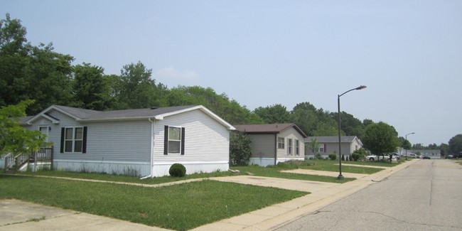 Building Photo - Woodland Estates