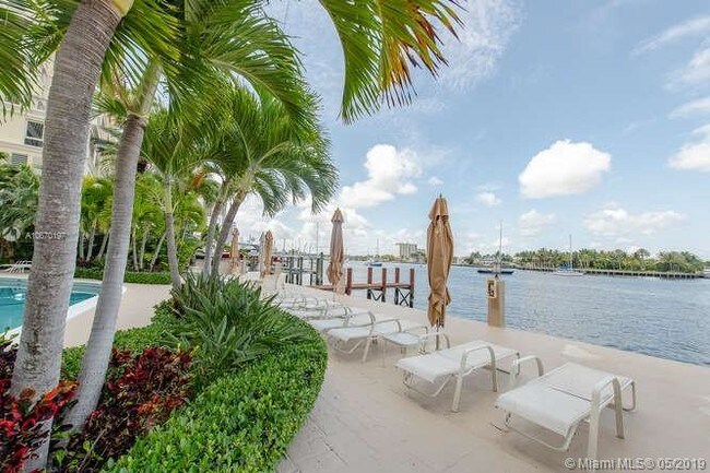 Foto del edificio - 215 N Birch Rd