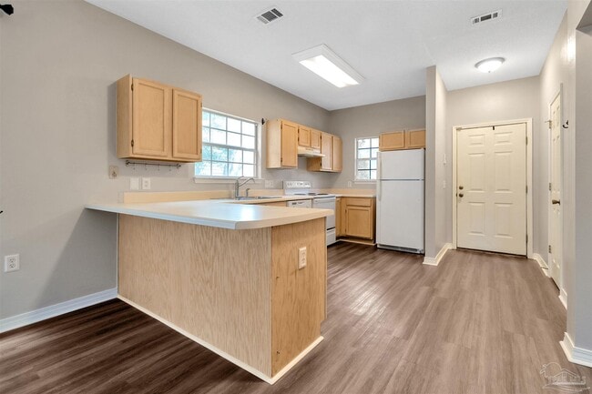 Building Photo - 208 Wildflower Ln