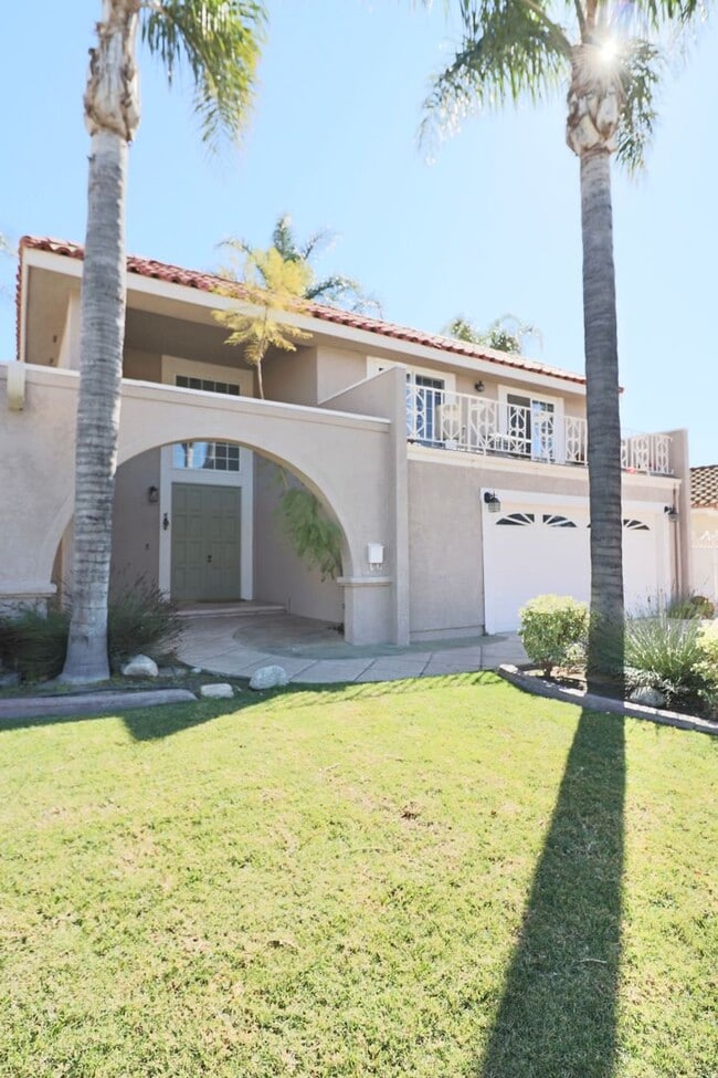Building Photo - 4+3 2 story home in Camarillo