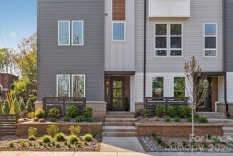 Building Photo - 11902 Elm Ln