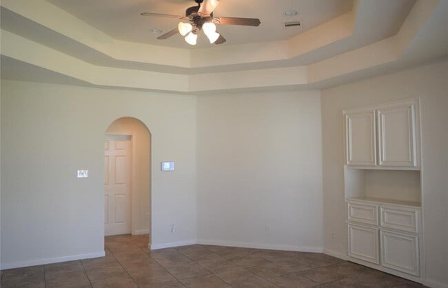 Building Photo - 803 Lazy Springs Ln