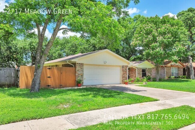 Building Photo - 2717 Meadow Green