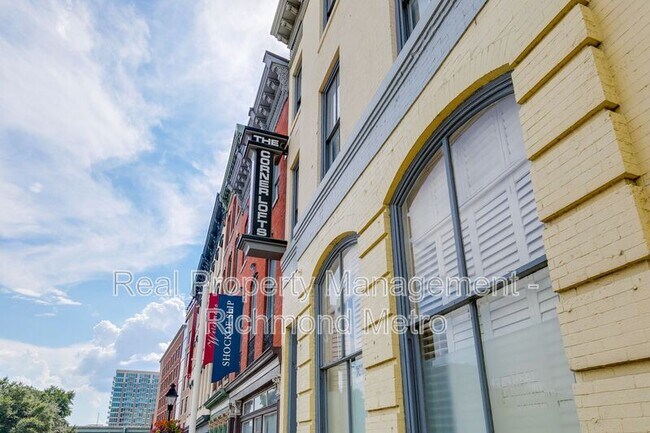 Building Photo - 1321 1/2 E. Main St.
