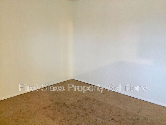 Foto del edificio - 1104 N Carol Ln