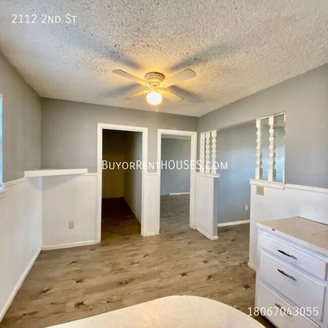 Building Photo - 2112 2nd St