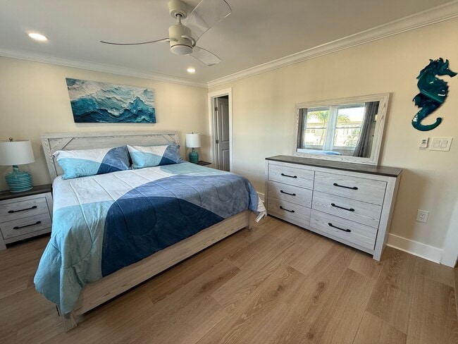 Master Bedroom w/King Bed - 6300 Flotilla Dr