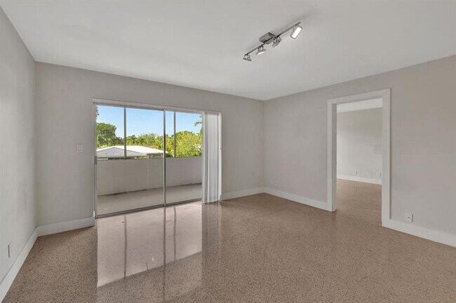 Foto del edificio - 2190 NE 51st Ct