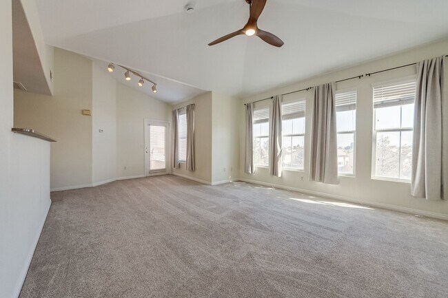 Foto del edificio - Move-In Ready Condo with Private Balcony & Modern Upgrades