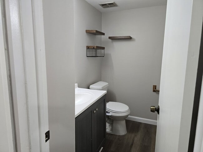 Building Photo - 38177 Jamestown Dr