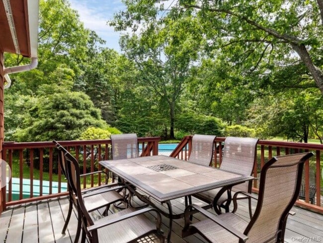 Building Photo - 12 Hildreth Rd S