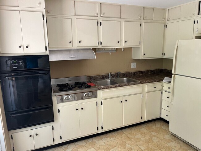 Building Photo - 2 Bedroom/1 Bathroom Home for Lease in Peo...