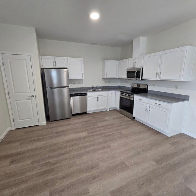 Building Photo - Villas at Fox Pointe