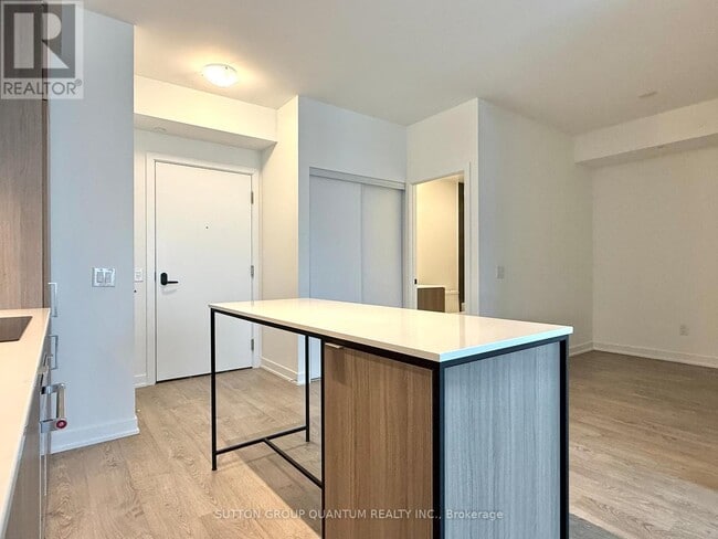 Building Photo - 220 Missinnihe Way