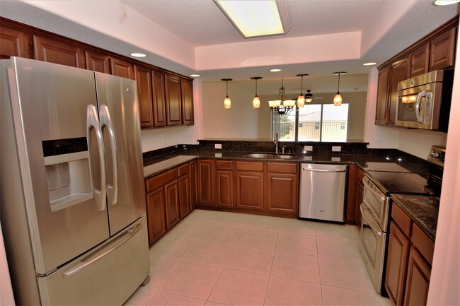 Building Photo - 551 Casa Bella Dr