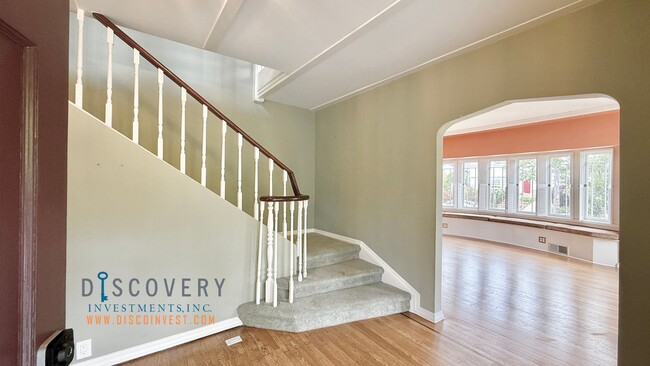 Building Photo - 121 Fairview Ave