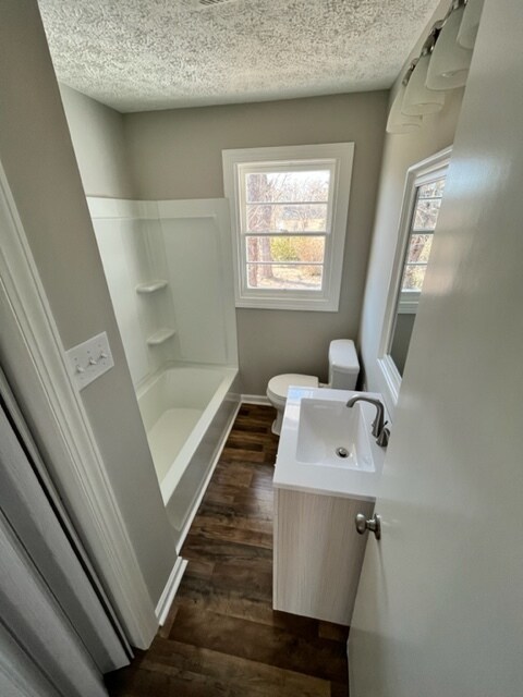 Building Photo - 1701 Catherine Dr