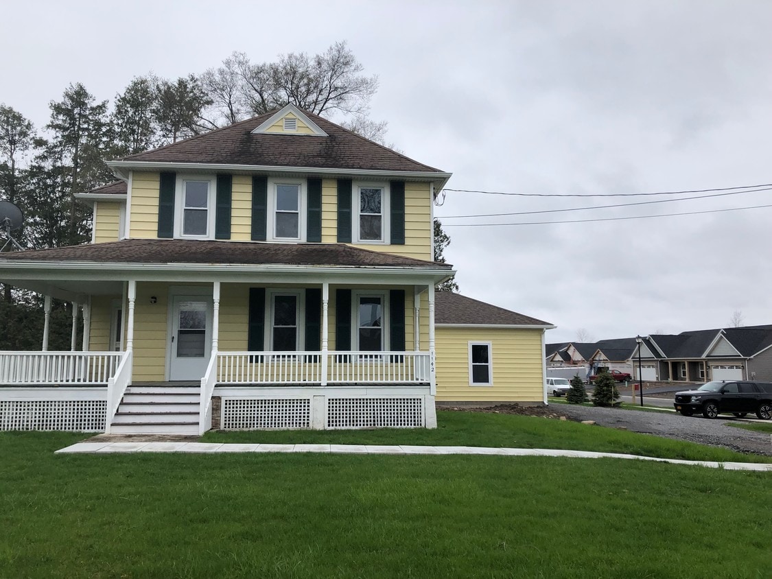 1142 Hook Rd, Farmington, NY 14425 House Rental in Farmington, NY