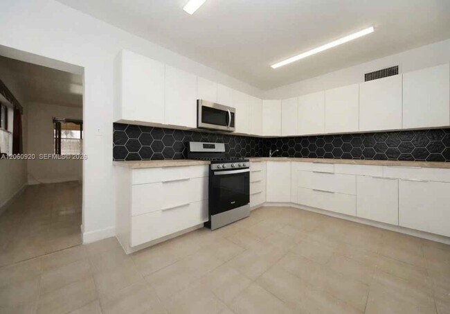 Foto del edificio - 8636 NW 35th Pl