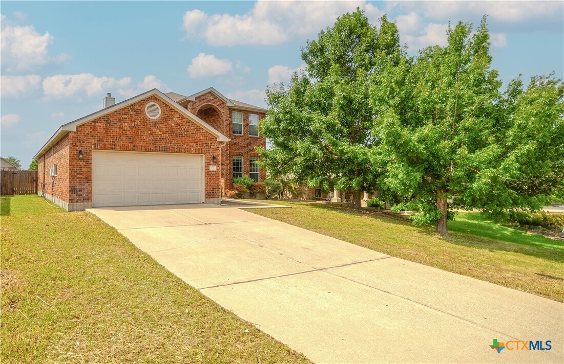 Foto principal - 206 Crowfoot Dr