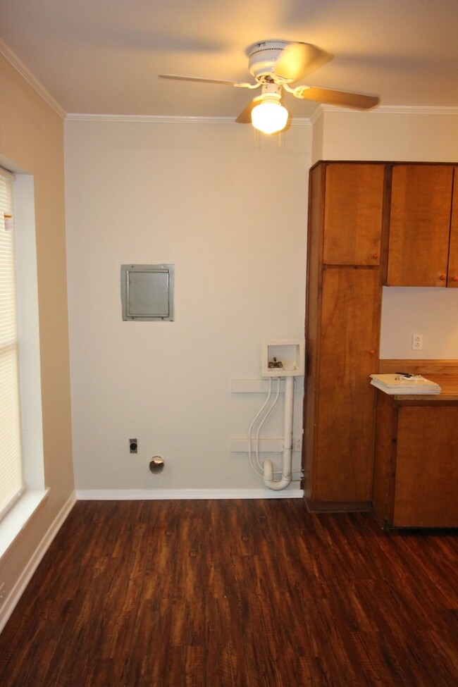 Foto del edificio - FOR LEASE! 1 BR - 1 BA - Frame House in We...