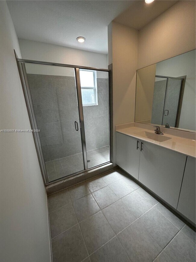 Foto del edificio - 2616 SE 10TH ST