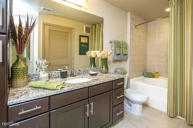 Foto del edificio - 2 br, 2 bath  - 2940 Solano Ave