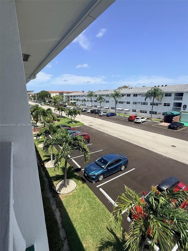 Foto del edificio - 5201 NE 24th Terrace