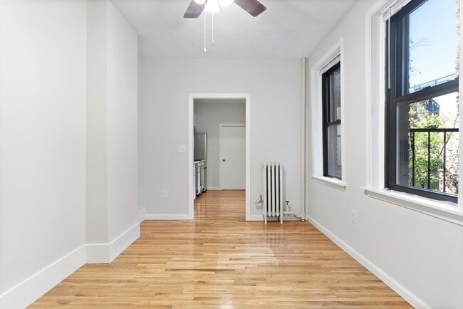 Building Photo - 35 Grove St