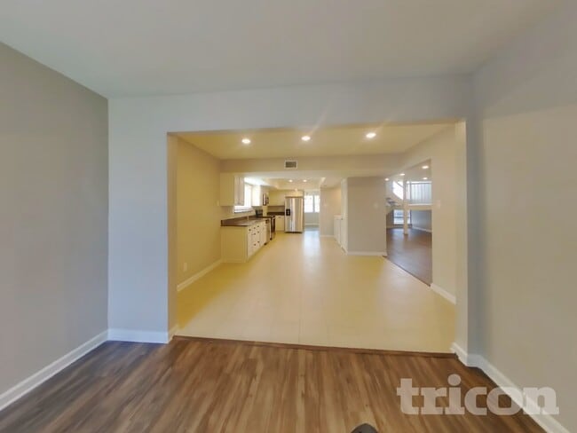 Building Photo - 1712 Hartford Dr