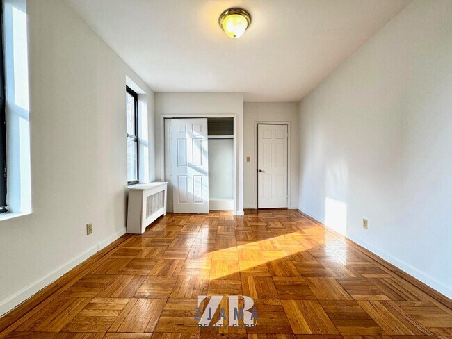 Foto del edificio - 114 Albemarle Rd