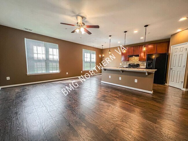 Foto del edificio - 9535 Center St