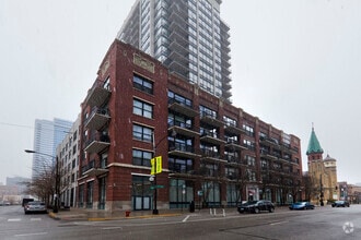 Building Photo - 210 S Desplaines St