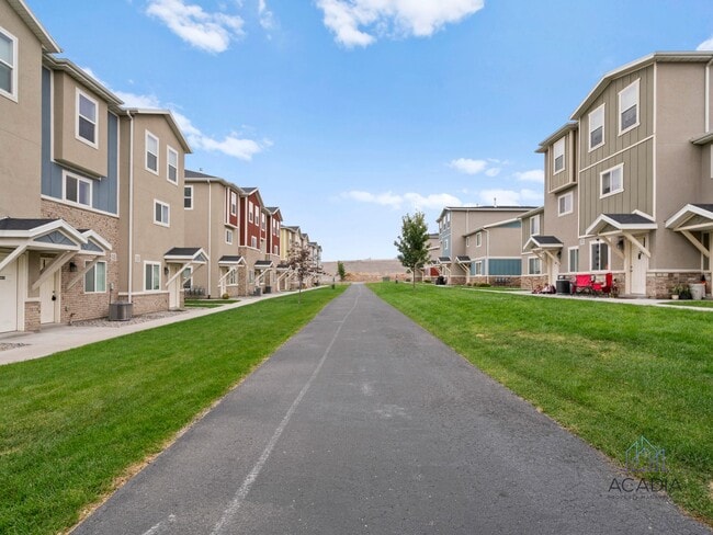 Building Photo - Modern 3BR Apt with Attached Garage & Stunning Mountain Views – Vineyard, UT