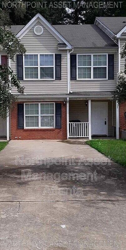 Building Photo - Spacious 4-Bedroom Townhouse with Modern U...