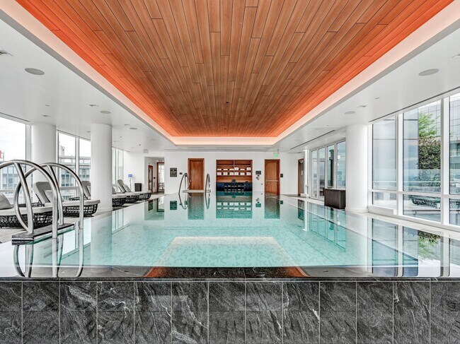 Foto del edificio - 300 International Drive