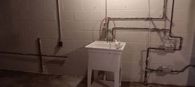 Building Photo - 246 Cluster Ave